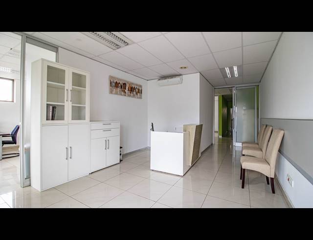 160M² OFFICE FOR SALE IN FOURWAYS